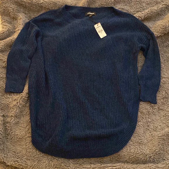 Express Sweater - Picture 2 of 5